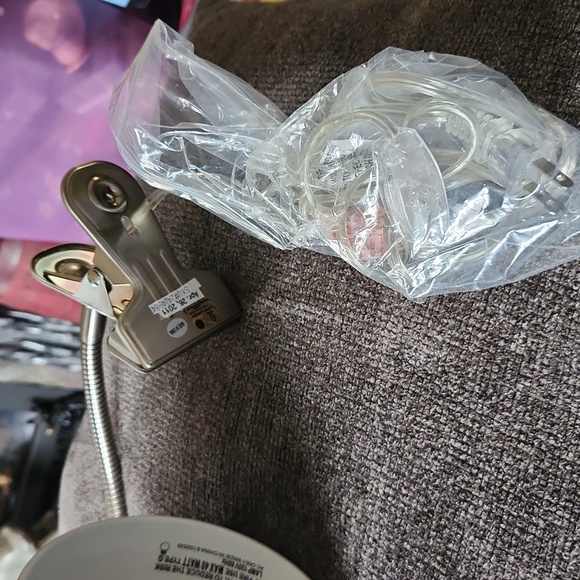 Underwriters Laboratories clamp on desk lamp - Picture 3 of 4